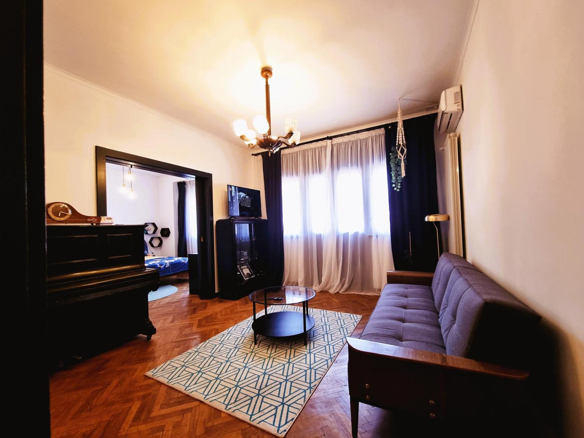 Old Town Exclusive - The Musician Bucarest